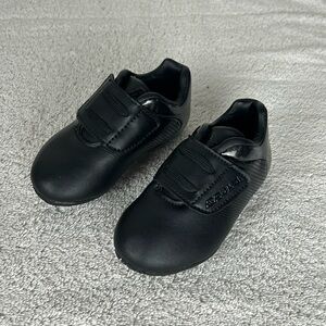 NWOT Brava Black Velcro Soccer Cleats -Size 6 Toddler